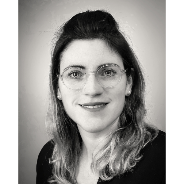 Über mich portrait mara quadratisch